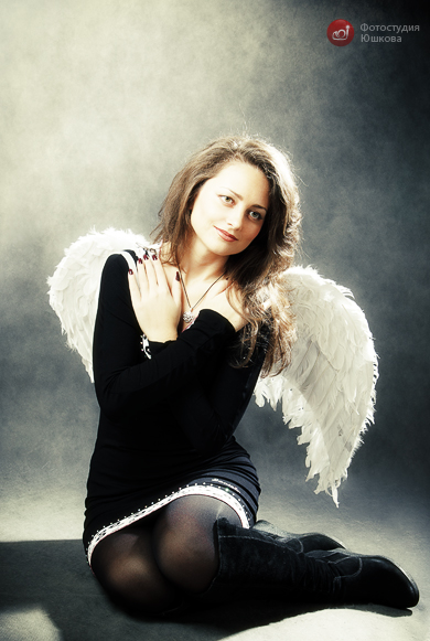 Девушка с крыльями ангела - фотосессия в студии
