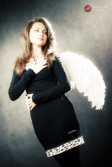 Девушка с крыльями ангела - фотосессия в студии
