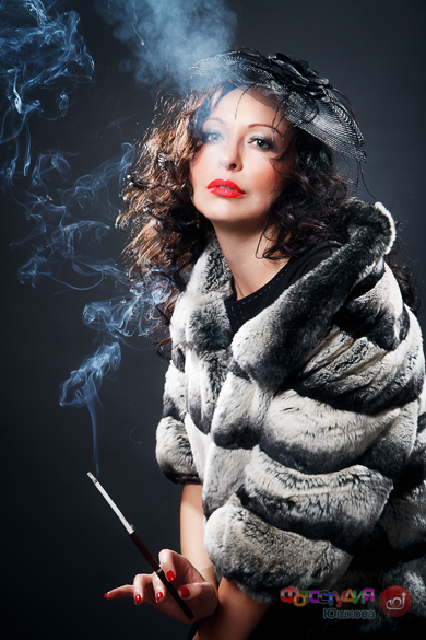 Фотосессия Дама в шубе с сигаретой